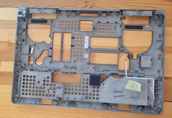 Spodnji pokrov ohišja za DELL Precision 17 7710 7720 PN: 4M07T - rabljeno - Image 2