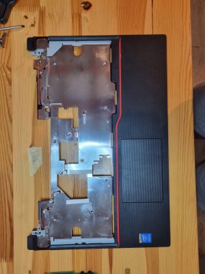 Fujitsu LifeBook E544 Pokrov spodnjega dela palmresta s touchpadom CP666561-01 Črna - rabljeno