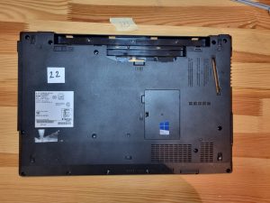 Fujitsu LIFEBOOK A574/K Spodnja plošča - rabljeno