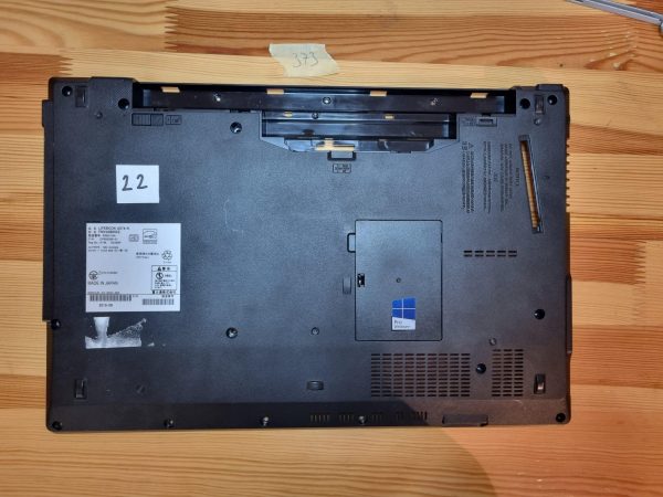 Fujitsu LIFEBOOK A574/K Spodnja plošča - rabljeno