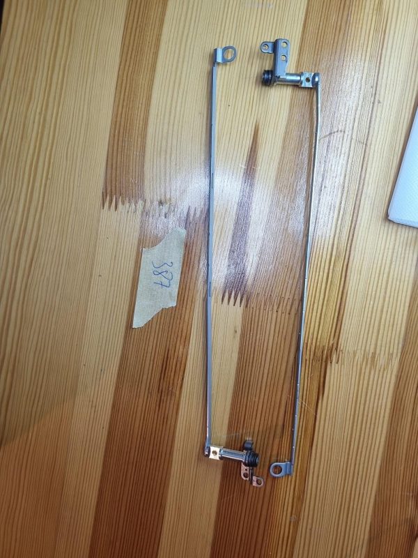 Lenovo 3000 G430 par tečajev levo in desno AM04E000100 AM04E000200 - rabljeno