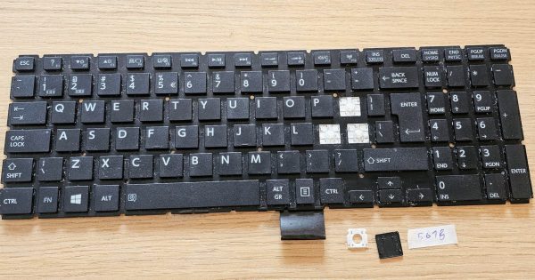 Zamenjava tipk na tipkovnici Toshiba Satellite (AEBLIR00010, MP-13R86U4-920) - rabljeno