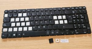 Zamenjava tipk za tipkovnico Toshiba Satellite L50w (AEBLIU00010, AEBLIP00010) - rabljeno