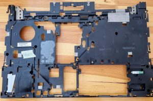 535866-001 PRVOTNA HP PLASTIČNA NOSILCA ZA POKROV za PROBOOK 4510S - rabljeno