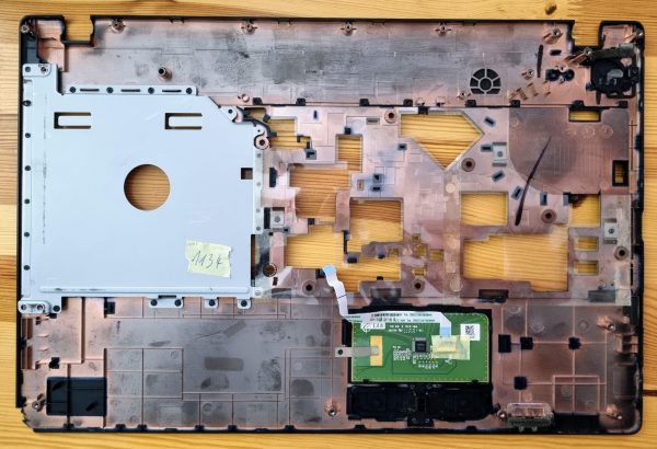 Acer Aspire 5253-BZ Palmrest Touchpad AP0IC000100 Pokrov Tipkovnica Gumb za vklop - rabljeno