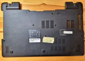Spodnji del ohišja prenosnika Acer Aspire E5-521-47TB serije FA154001H00 - rabljeno