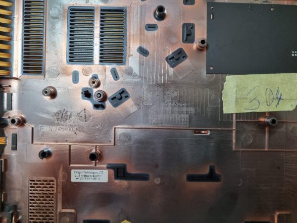 Spodnji del ohišja prenosnika Acer Aspire E5-521-47TB serije FA154001H00 - rabljeno - Image 4