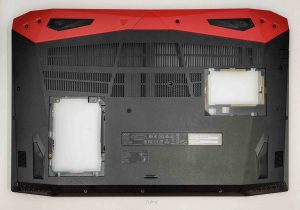 Pokrov spodnjega dela Acer Predator Helios 300 PH317-52 AP222000300 - rabljeno