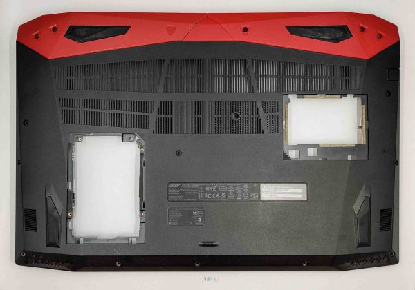 Pokrov spodnjega dela Acer Predator Helios 300 PH317-52 AP222000300 - rabljeno