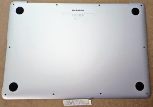 Apple 13 MacBook Pro Retina A1502 zgodnje leto 2015 spodnji pokrov - originalna zamenjava - rabljeno