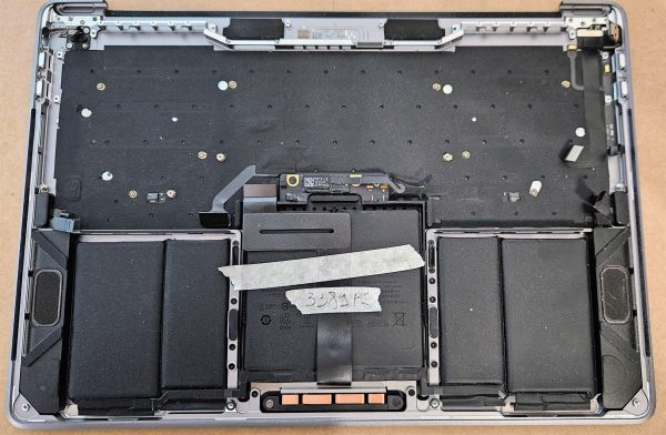 MacBook Pro Retina 13" A1989 Palmrest Tipkovnica Touchpad Gumb za vklop Originalna baterija - rabljeno - Image 2
