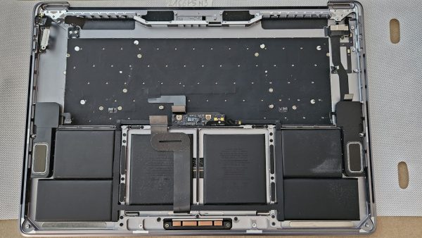 Apple MacBook Pro 13,3 A1708 Pozna 2016 2017 Pokrov za dlančno oporo Tipkovnica Siva vključuje originalne baterije, zvočnike, sledilno ploščico, zvočni priključek. - rabljeno - Image 2