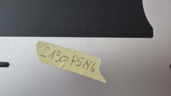 Spodnji pokrov MacBook Pro Retina 13-palčni zgodnji 2015 srebrni Wi-Fi A1502 MacBookPro12,1 - rabljeno - Image 3