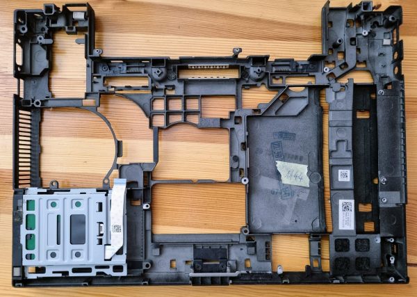Dell Latitude E6410 spodnji pokrov osnove N11DD 0N11DD CN-0N11DD - rabljeno - Image 2