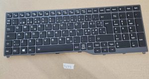 Fujitsu E559 tipkovnica z osvetlitvijo CP724644-05 – nordijska postavitev - rabljeno