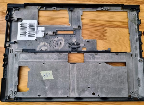 Fujitsu Lifebook U745 spodnji osnovni šasijski pokrov CP683662-01 - rabljeno - Image 2