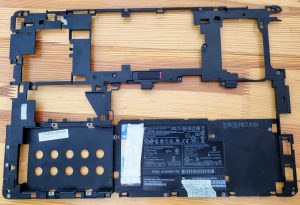 PRAVO HP ELITEBOOK FOLIO 9470M 14" PRIKLOPNO OHIŠJE OKVIR 702863-001 - rabljeno