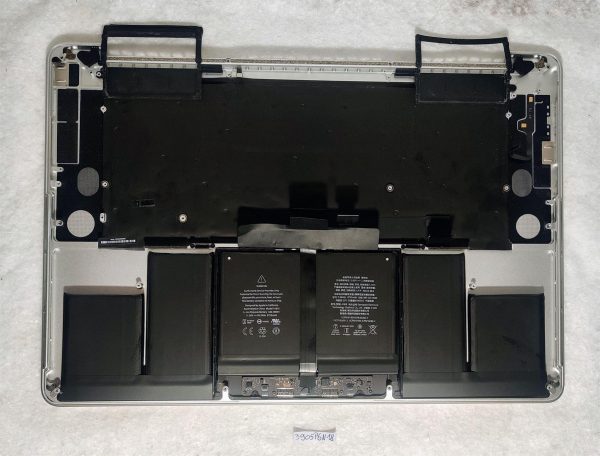 Pristen Apple MacBook Pro 15 A1398 2013-2014 Velika Britanija Palmrest tipkovnica + sledilna ploščica + baterija - rabljeno - Image 2
