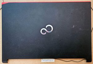 Pristni zadnji pokrov LCD za Fujitsu LifeBook E546 + kabli za WIFI anteno. Delovi za prenosnike - rabljeno