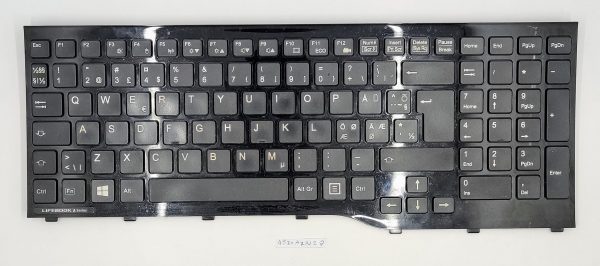 Izvirna tipkovnica Fujitsu Lifebook AH552, nordijska postavitev CP581752-01, računalniški deli. - rabljeno