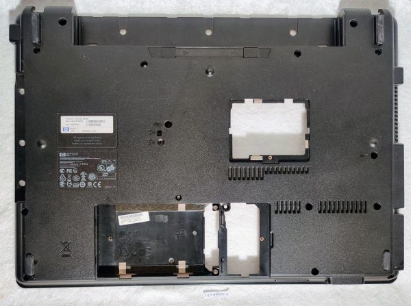 Pristna spodnja zaščita HP Compaq 6820s 6070B0212201 - Zamenjava delov za prenosnike - rabljeno