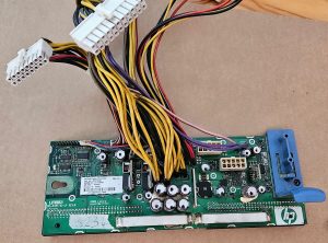 Prvovrsten HP ProLiant ML350 G6 napajalnik razdelilnik zadnje plošče 461318-001 511776-001 - rabljeno