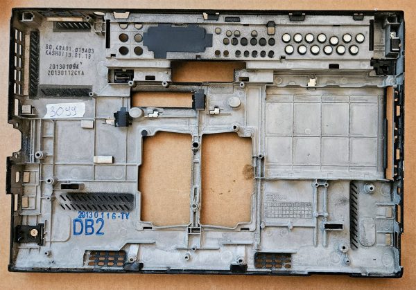 Pristna spodnja zaščita ohišja Lenovo X230 30.4RA02.XXX - Zamenjava delov za prenosnike - rabljeno - Image 2