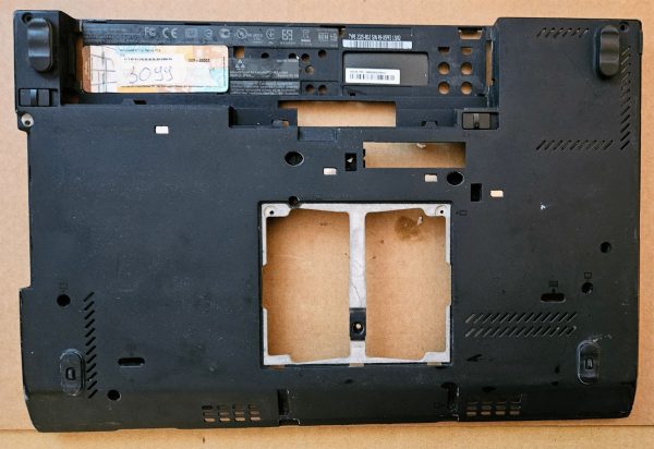 Pristna spodnja zaščita ohišja Lenovo X230 30.4RA02.XXX - Zamenjava delov za prenosnike - rabljeno