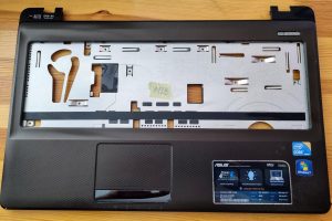 Pristni palmrest s touchpadom - Asus K52J - 36KJ3TCJN00 - rabljeno