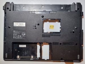 HP Compaq 6720t spodnji ohišje 6070B0250501 - Originalni nadomestni del - rabljeno