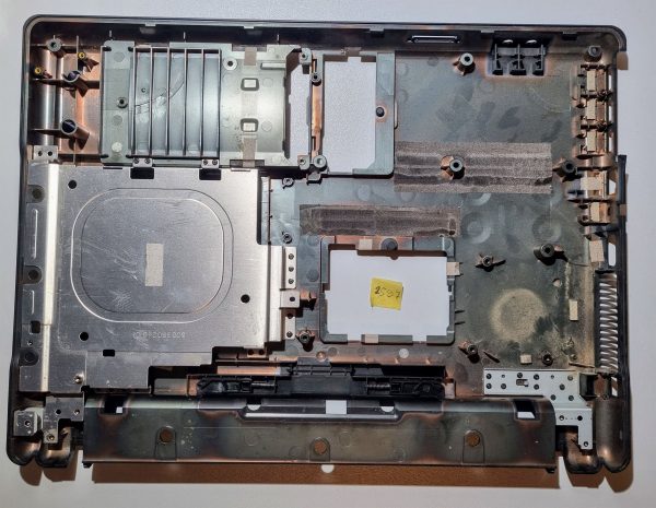 HP Compaq 6720t spodnji ohišje 6070B0250501 - Originalni nadomestni del - rabljeno - Image 2