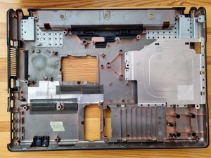 HP Compaq 6820s Spodnji pokrov osnove 6070B0212201 - rabljeno
