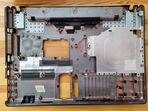 HP Compaq 6820s Spodnji pokrov osnove 6070B0212201 - rabljeno