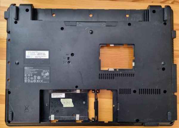 HP Compaq 6820s Spodnji pokrov osnove 6070B0212201 - rabljeno - Image 2