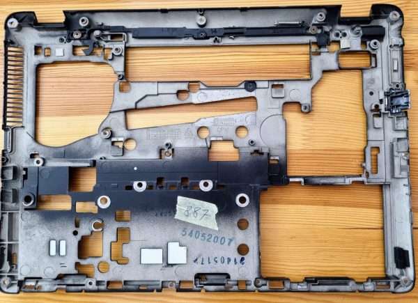 HP EliteBook 840 G1 spodnji del ohišja 765809-001 - rabljeno - Image 2
