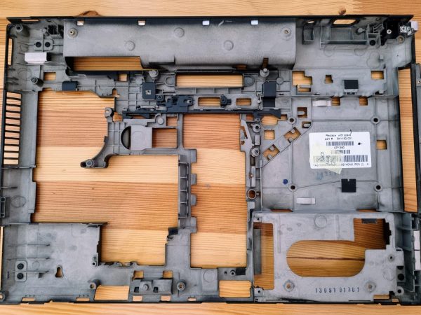 HP EliteBook 8570P Serija 641182-001 Spodnji ohišje šasije - rabljeno - Image 2