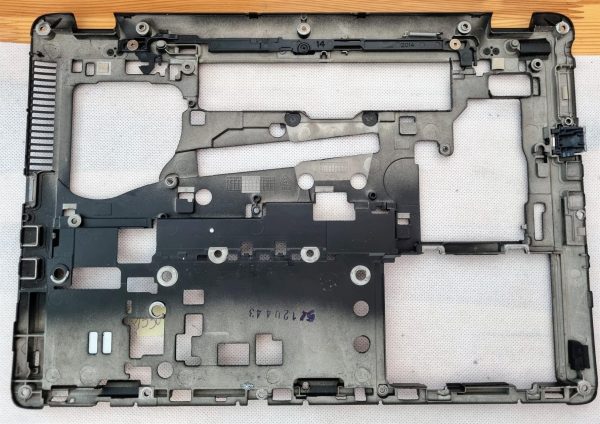 HP Elitebook 840 G1 765809-001 Spodnji ohišje šasije -17A - rabljeno - Image 2