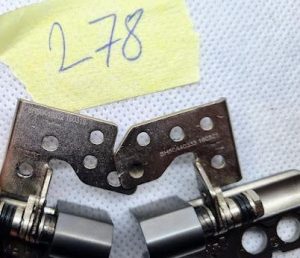 Originalne tečaje za Lenovo Thinkpad T450 - SH50A40332 in SH50A40333 - rabljeno