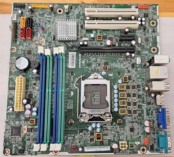 Matična plošča Lenovo ThinkCentre M81 M91 M91p 03T8351 IS6XM Rev:1.0 - Brez I/O zaščite - rabljeno