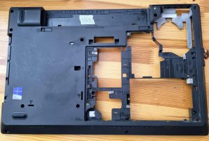 Pokrov spodnjega dela ohišja Lenovo ThinkPad L540 - rabljeno