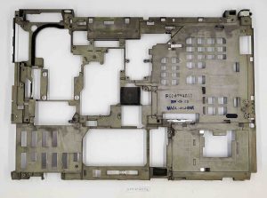 Metalno ohišje srednjega okvirja šasije Lenovo ThinkPad T400 42X4840 - rabljeno