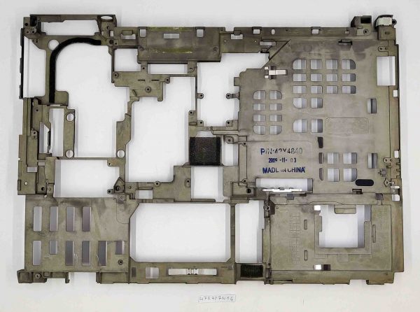 Metalno ohišje srednjega okvirja šasije Lenovo ThinkPad T400 42X4840 - rabljeno
