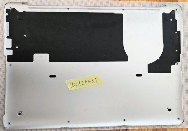 Zadnja pokrovna plošča za MacBook Pro A1502 - Originalni deli za prenosnike - Ustreza 13-palčnemu Retina modelu iz sredine leta 2014. - rabljeno - Image 2