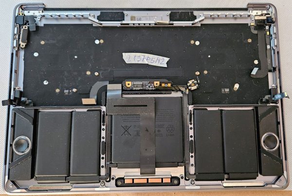 Palmrest in tipkovnica za MacBook Pro A1706 - Originalna baterija, sledilna ploščica, zvočniki vključeni! - rabljeno - Image 2