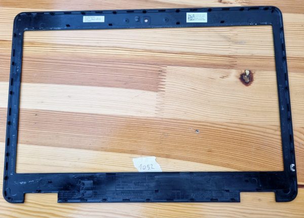 OEM DELL LATITUDE E5440 LCD ČRN OBROČ S PRIKLJUČKOM ZA KAMERO CHA01 P/N GKYW6 - rabljeno - Image 2