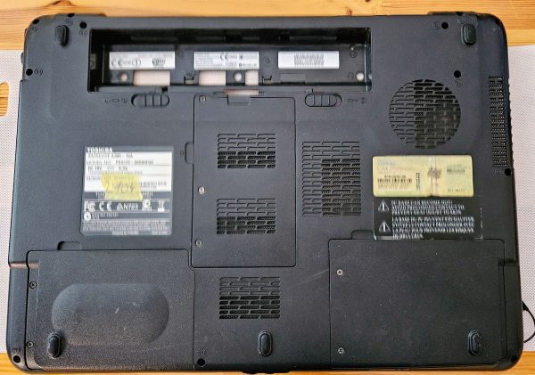 Originalna spodnja stran za Toshiba Satellite A300-15A TSA35BL5BA0IC0080525-05 - rabljeno - Image 2