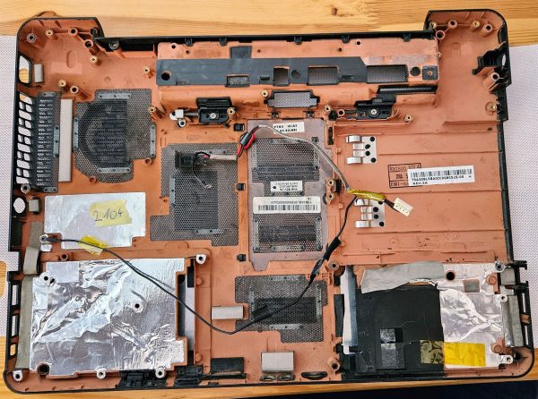 Originalna spodnja stran za Toshiba Satellite A300-15A TSA35BL5BA0IC0080525-05 - rabljeno