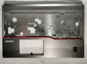 Originalni zgornji del ohišja prenosnika Fujitsu Lifebook E733 13,3" v srebrni barvi s podlogo za dlan. - rabljeno