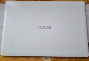 Pokrov za obdelavo plastike zaslona zadnjega ohišja ASUS X553M (X553MA) - rabljeno