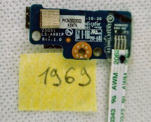 Tiskalna plošča in kabel za gumb za vklop za HP 15-G 15-R 15-R221TX LS-A991P Zamenjava - rabljeno